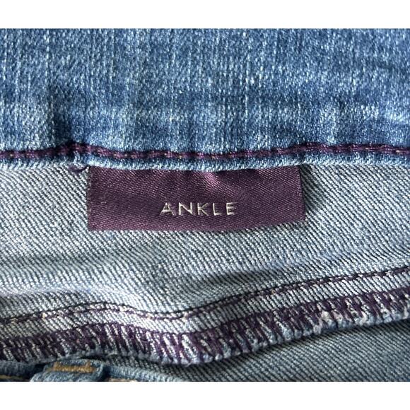 NYDJ Women’s Size 6 Ankle Cuffed Straight Leg Light Wash‎ Jeans - Picture 5 of 8